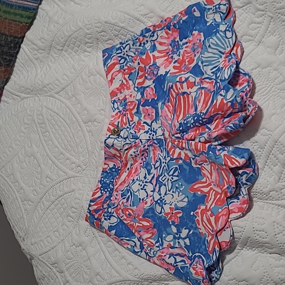 ☀️Like new🌟 Lilly Pulitzer Buttercup Scallop Hem shorts